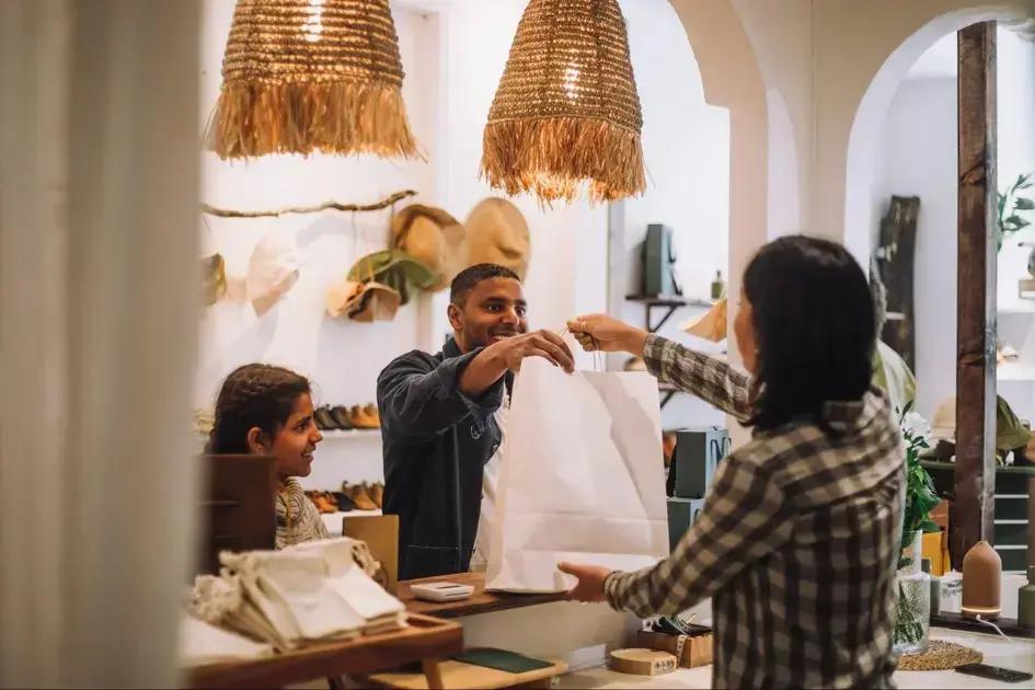 Como a experiência do cliente supera a publicidade na construção de marcas
