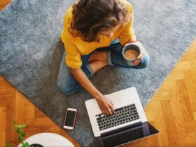 Por que os trabalhadores acima de 40 anos estão apostando em side hustles?