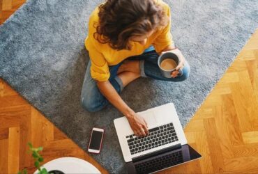 Por que os trabalhadores acima de 40 anos estão apostando em side hustles?