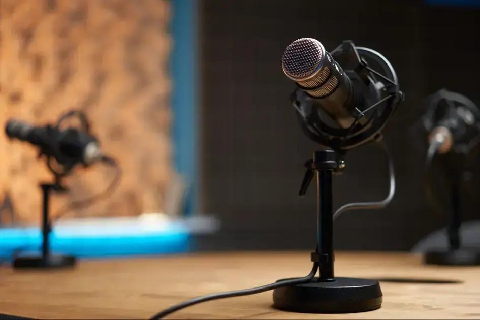 10 Podcasts Subestimados que Todo Empreendedor Deveria Ouvir