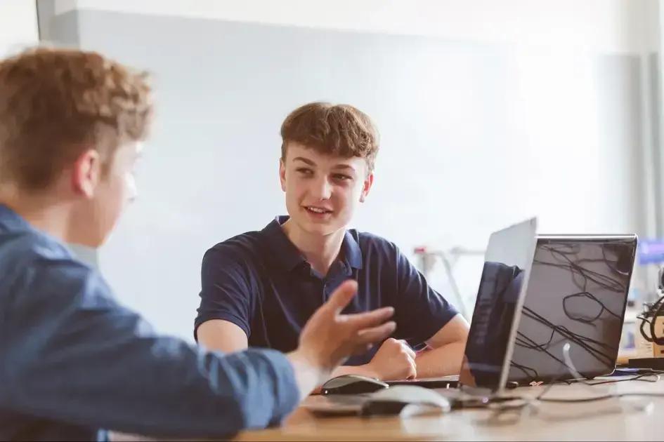 Como a Inteligência Artificial Está Transformando Estudantes em Empreendedores
