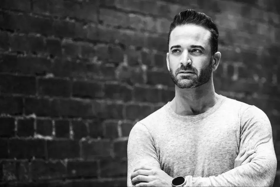 Como Usei 4 Ferramentas de IA para Construir um Negócio de 7 Dígitos